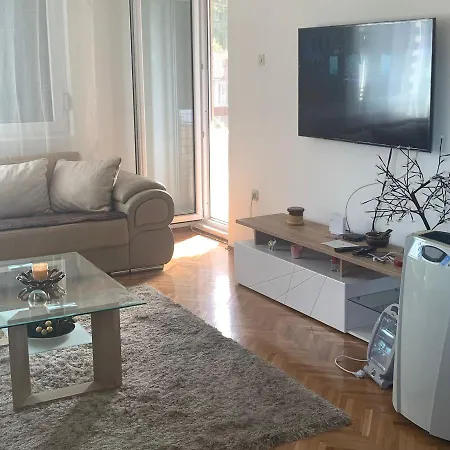 Dunavska Noc Apartment *